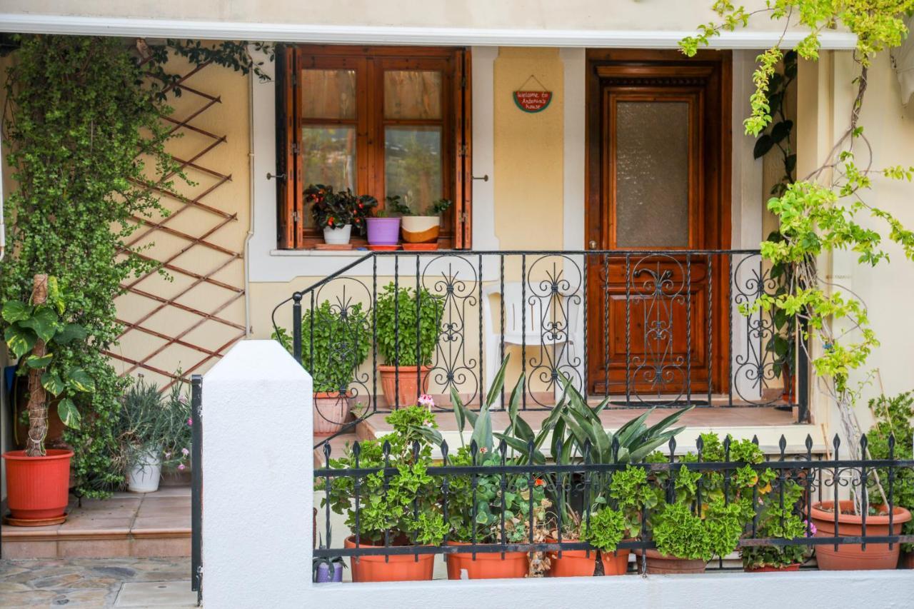 Antonia House Apartment Skiathos Town Exterior photo